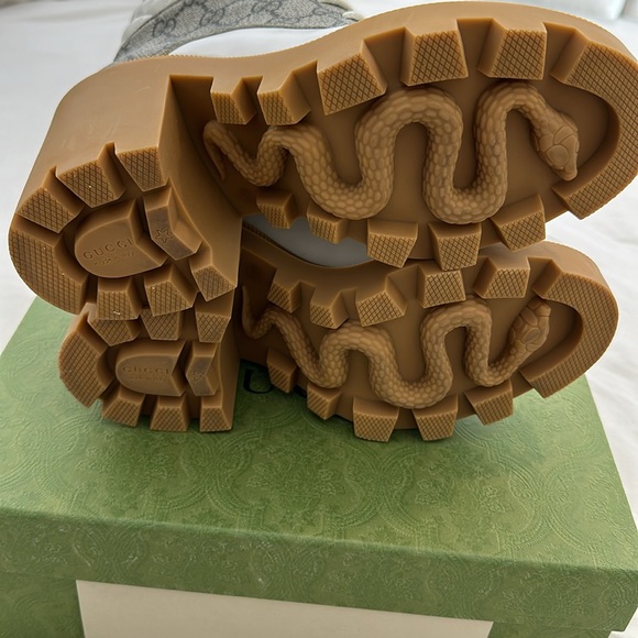 Gucci Apollo GG Supreme White Boots - Picture 9 of 12